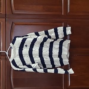 Mens Izod sweater in size L.